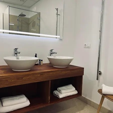 Otel Chateau Lecusse - La Grande Roche - Hotel, Spa, Boutique & Restaurant