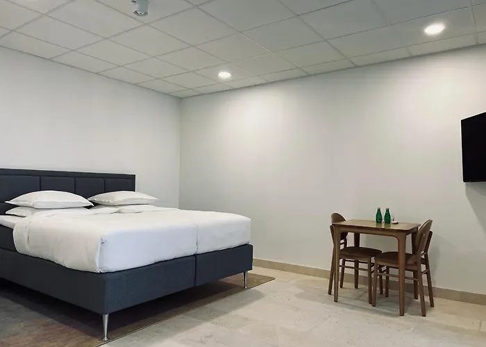 Chateau Lecusse - La Grande Roche - Hotel, Spa, Boutique & Restaurant Broze