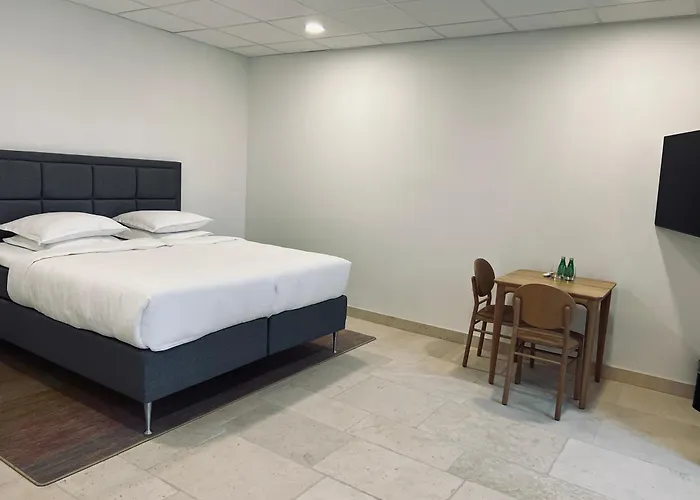 Hotel Chateau Lecusse - La Grande Roche - Hotel, Spa, Boutique & Restaurant