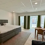 Chateau Lecusse - La Grande Roche - Hotel, Spa, Boutique & Restaurant מלון 5*
