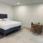 מלון Chateau Lecusse - La Grande Roche - Hotel, Spa, Boutique & Restaurant