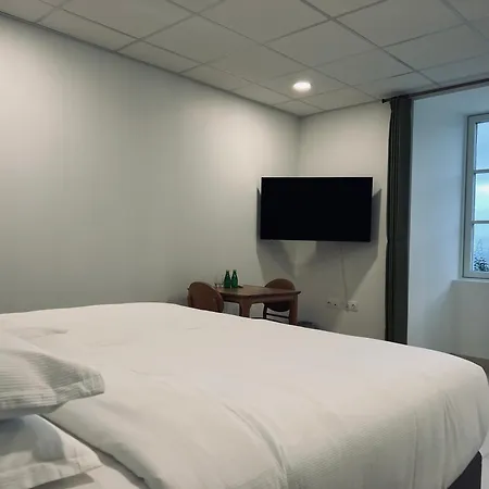 Chateau Lecusse - La Grande Roche - Hotel, Spa, Boutique & Restaurant Отель Broze