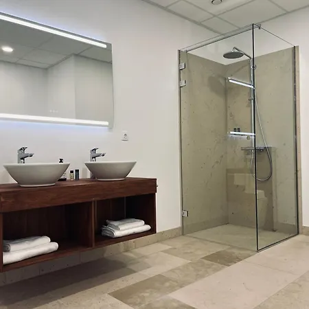 Chateau Lecusse - La Grande Roche - Hotel, Spa, Boutique & Restaurant Отель Broze