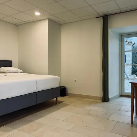 Chateau Lecusse - La Grande Roche - Hotel, Spa, Boutique & Restaurant Отель