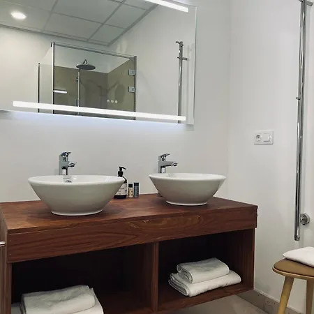 Chateau Lecusse - La Grande Roche - Hotel, Spa, Boutique & Restaurant 5* Broze